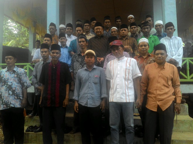 Cek Endra bersama tokoh masyarakat enam desa di Lubuk Bedorong